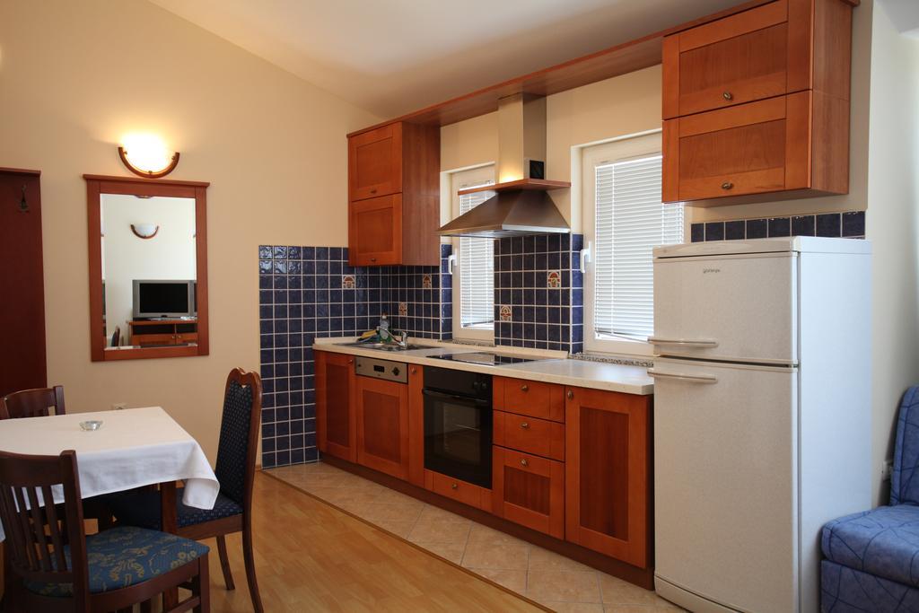 Studio Apartmani Bijeli Delfin Biograd Na Moru Phòng bức ảnh