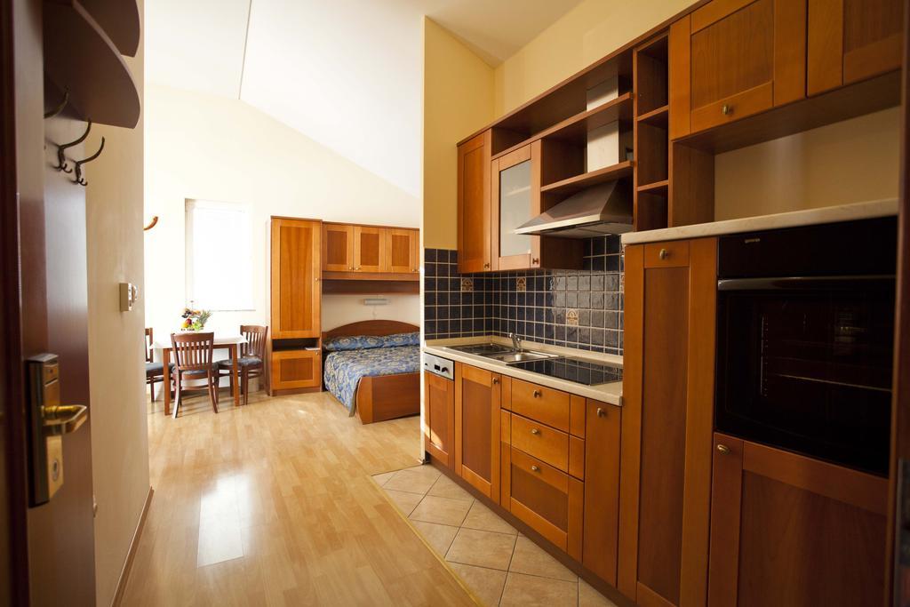 Studio Apartmani Bijeli Delfin Biograd Na Moru Ngoại thất bức ảnh