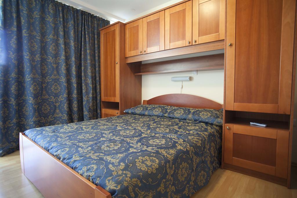 Studio Apartmani Bijeli Delfin Biograd Na Moru Phòng bức ảnh